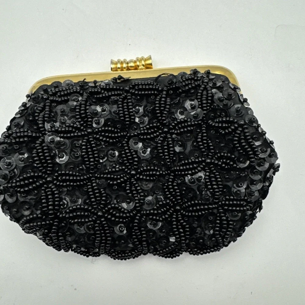 Vintage SAFCO small Black Beaded and Sequin Kiss Closure‎ Clutch